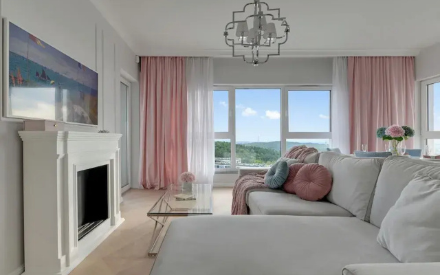 Magellana Glamour & Green Hill View by Downtown Apartments