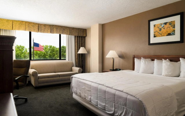 MCM Eleganté Hotel & Conference Center Beaumont