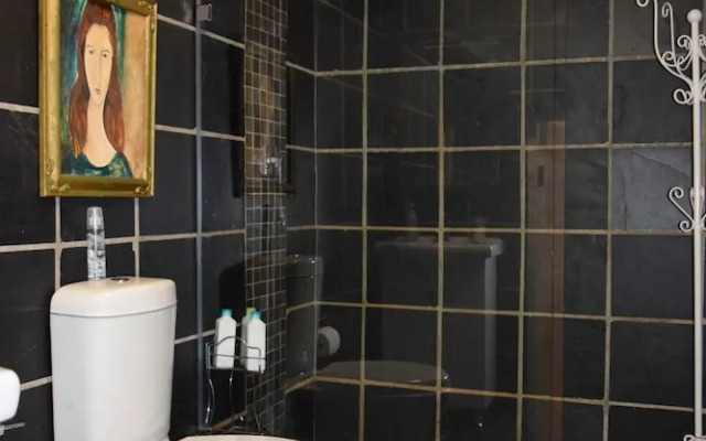 Modern 3 Bedroom Apartment in Central Cape Town