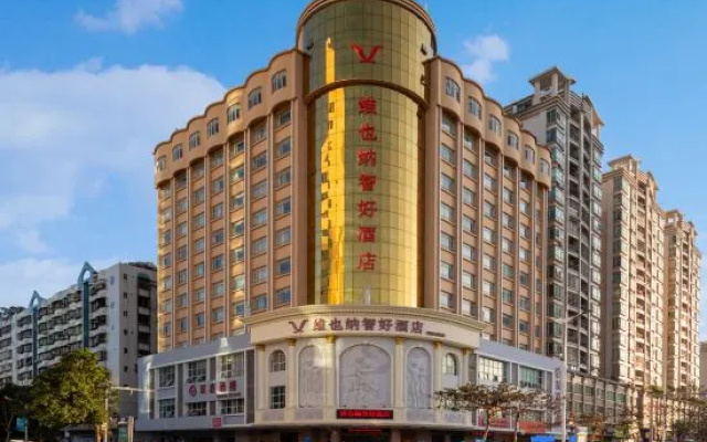 Vienna Classic Hotel （ ZhanJiang coastal   park sea view gallery hotel  ）
