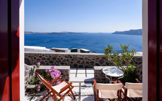 Nikos Villas