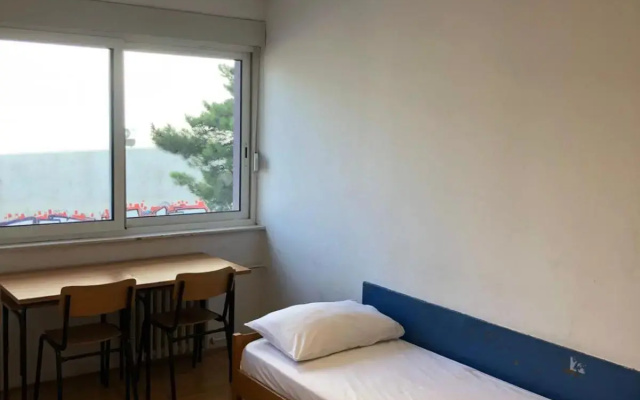 Split Summer Budget Rooms