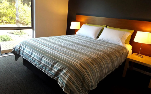 Coorong Waterfront Retreat