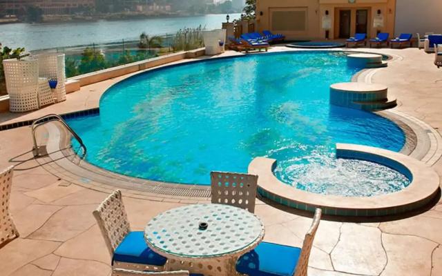 Отель Hilton Cairo Zamalek Residences