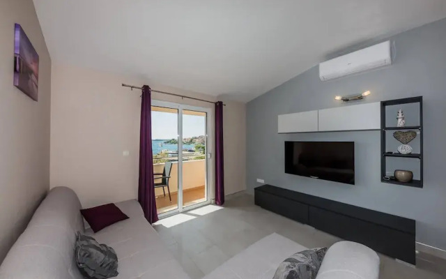 Two-bedroom Apartment Near Beach