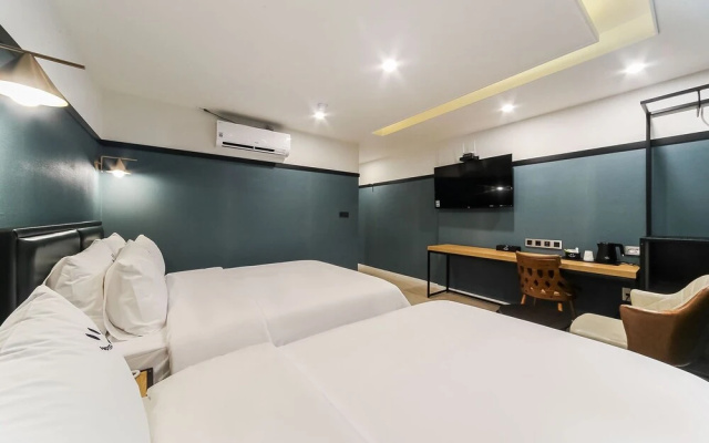 Busan Daeyeondong Hotel Onna