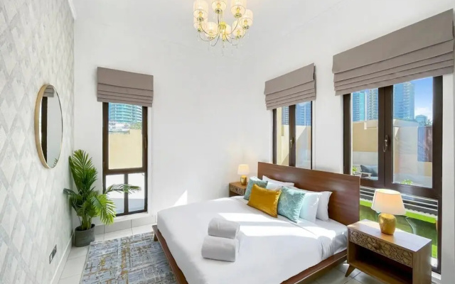 1-br Dazingly lit Downtown