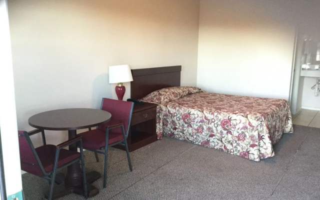 Americana Inn
