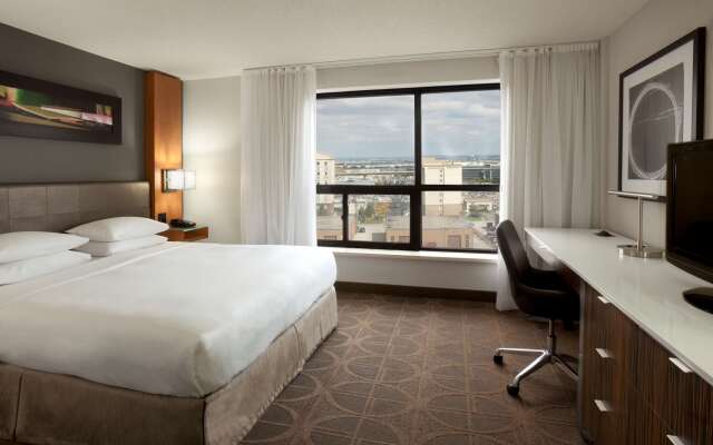 Hilton Toronto Airport Hotel & Suites