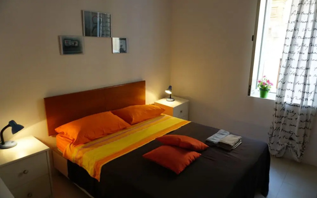 Excellent Location, Entire Apartment