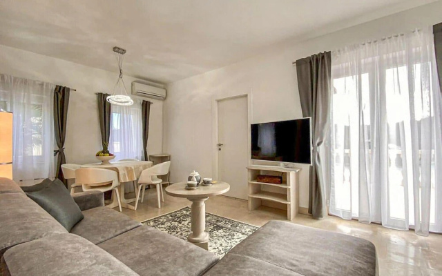 Amazing Home in Pucisca with Hot Tub, WiFi & 3 Bedrooms