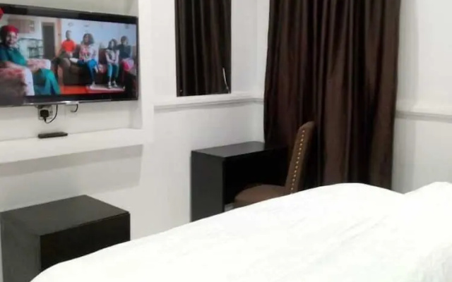 London Branch Hotel and Restaurant