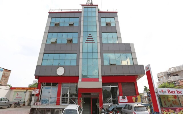 OYO 9558 Hotel Chhavi Holidays вид на фасад