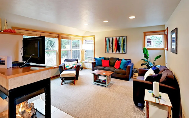 Coastal Retreat 3 Bedrooms 2 Bathrooms Home