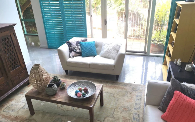 Stylish Comfortable Central Artists Home