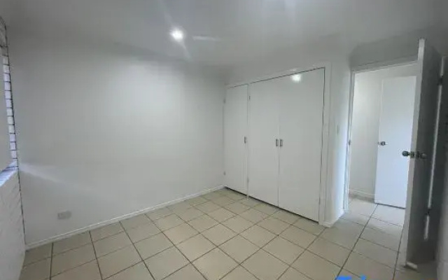 Sunnybank Hills Home - Near Shopping & Dining