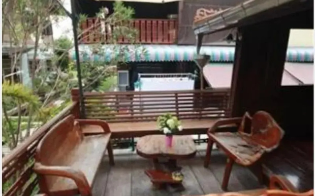 Ruan Amphawa(เรือน อัมพวา)