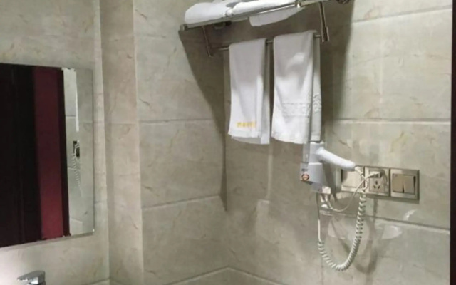 Baoyi Business Hotel
