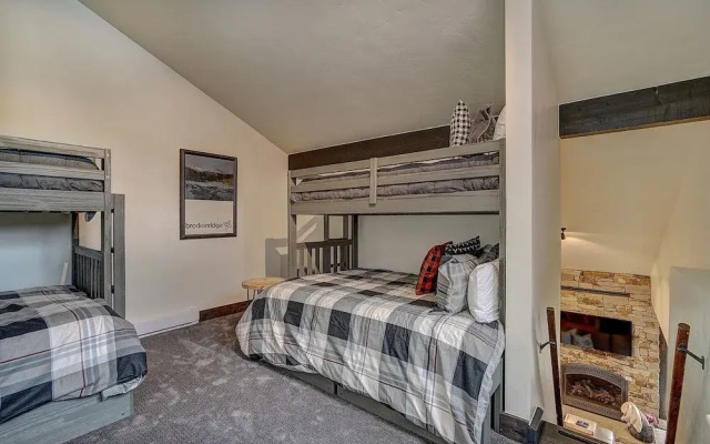 Motherlode C9 2 Bedroom Condo by RedAwning