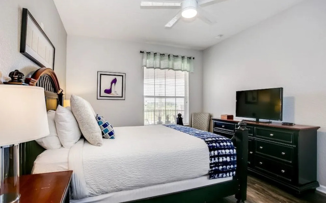 Renata's Waterscape Deluxe 3 Bedroom Condo by RedAwning