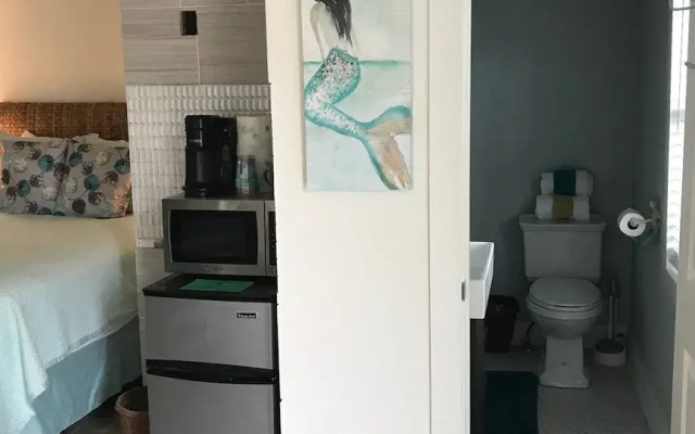 GIPH Mermaids Tale Sleeps 2 w Queen