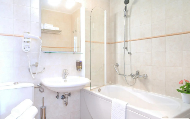 Mare III in Hvar with 4 bedrooms and 1 bathrooms