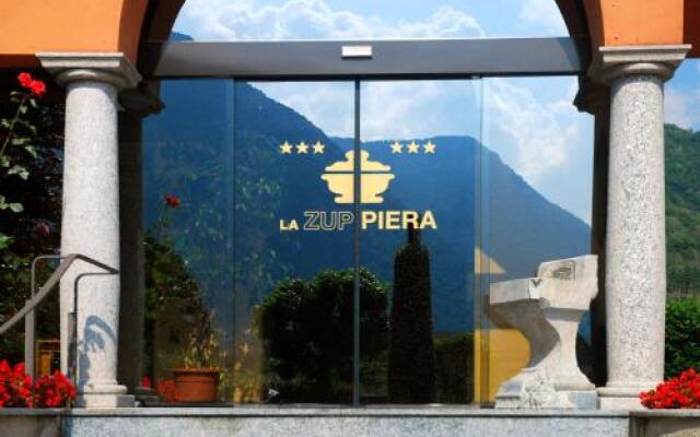 Отель Albergo Ristorante La Zuppiera Канцо вид на фасад