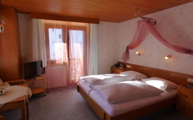 Atina Hotel