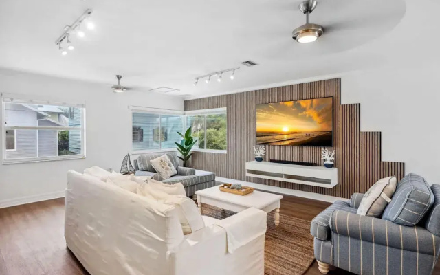 Beach Livin 3 - 3 Bedroom Upstairs