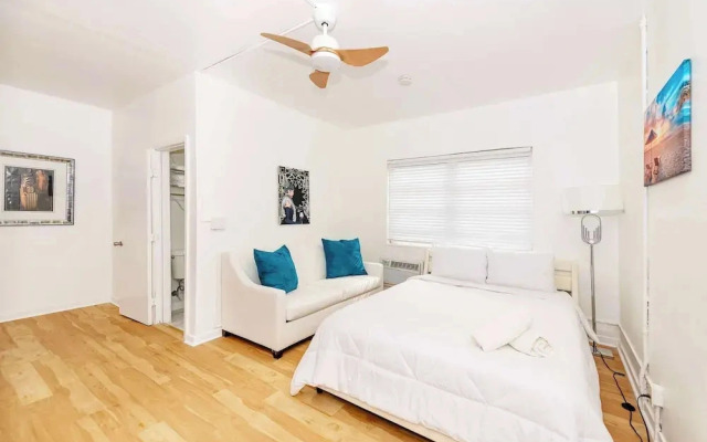 Sunny 2BR Miami Beach Apartment, Perfect Location!