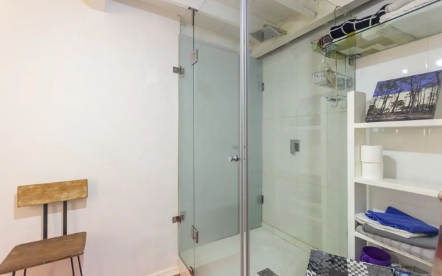 Wolroy House 405 by CTHA