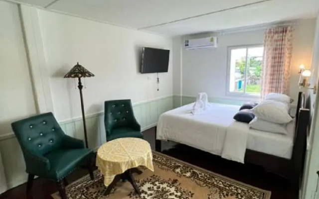 RQ THEVA Heritique Baan Praya Dinsor Road