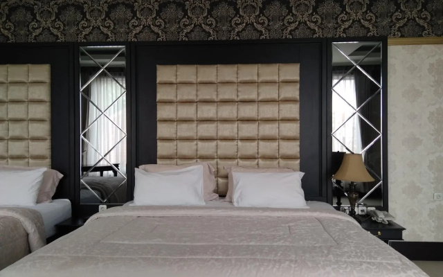 Liz Palace Inn