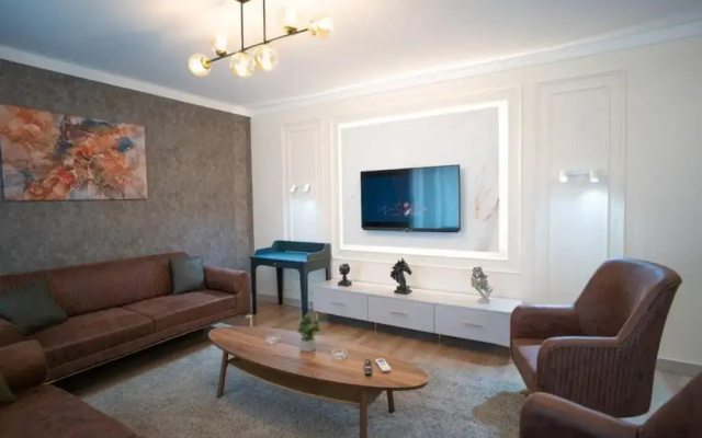 3 B Luxury Apt Near Arena Park AVM
