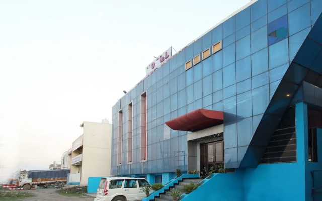 Hotel Center Point by OYO Rooms