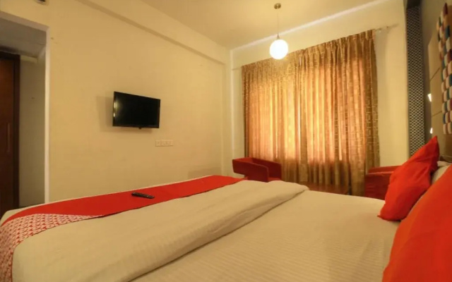 Hotel Vels Grand Inn