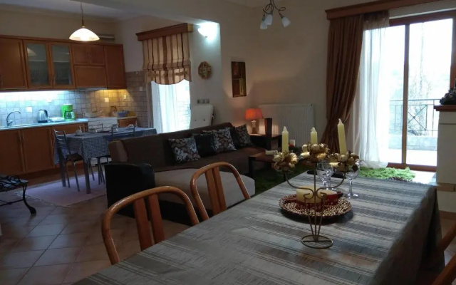 Mainades House