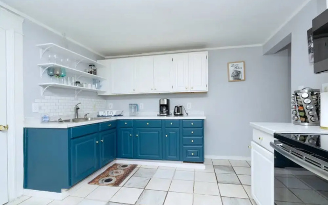 Renovated 3 Bedroom Close to Downtown
