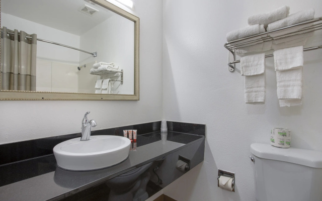 Oyo Hotel Palmdale Antelope V