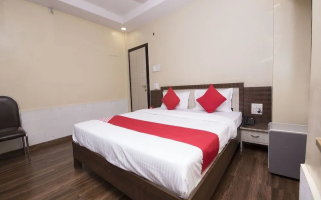OYO 23631 Mukesh Residency