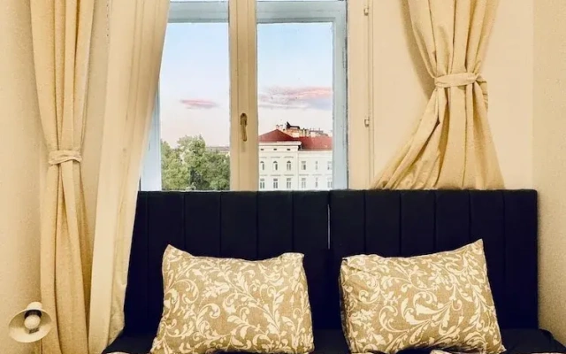 Elegant 4BR Apt Near Westbahnhof
