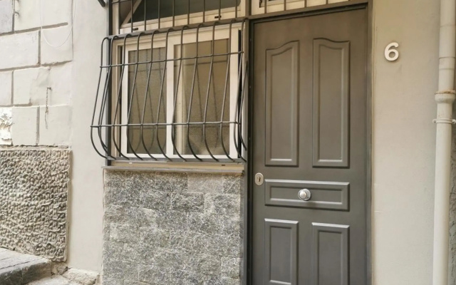 Street House