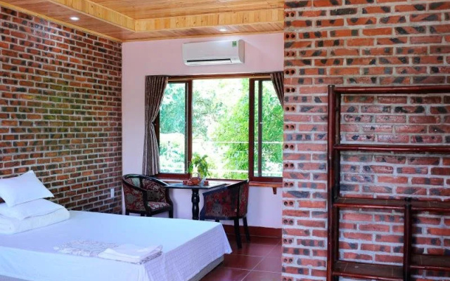 Ho Nui Dinh Hotel
