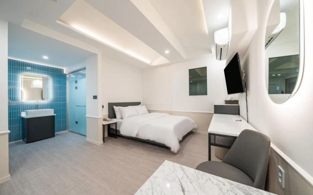 Gangnam Spring Hotel(봄 호텔)