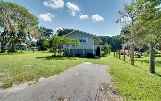 Docks + Balcony: Peaceful River Abode in Dunnellon