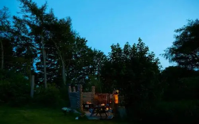 Pinewood Park-Tipis Hot Tubs And Lodges