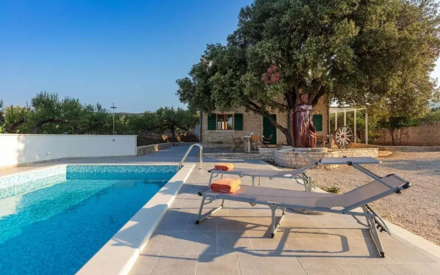 Villa Dubrava in Pucisca