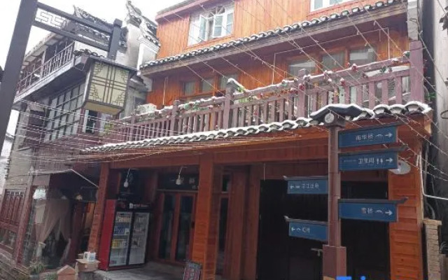 Phoenix Yixiao Qingcheng River View Homestay