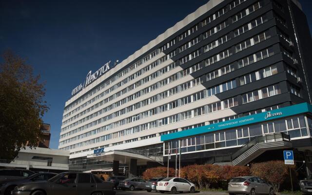 Гостиница Иркутск в Иркутске 4 отзыва об отеле, цены и фото номеров - забронировать гостиницу Иркутск онлайн вид на фасад