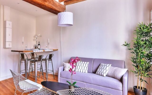 Апартаменты Amazing Apartment Close to Notre Dame Париж комната для гостей